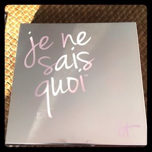 Award winning IT face palette je ne sais quoi